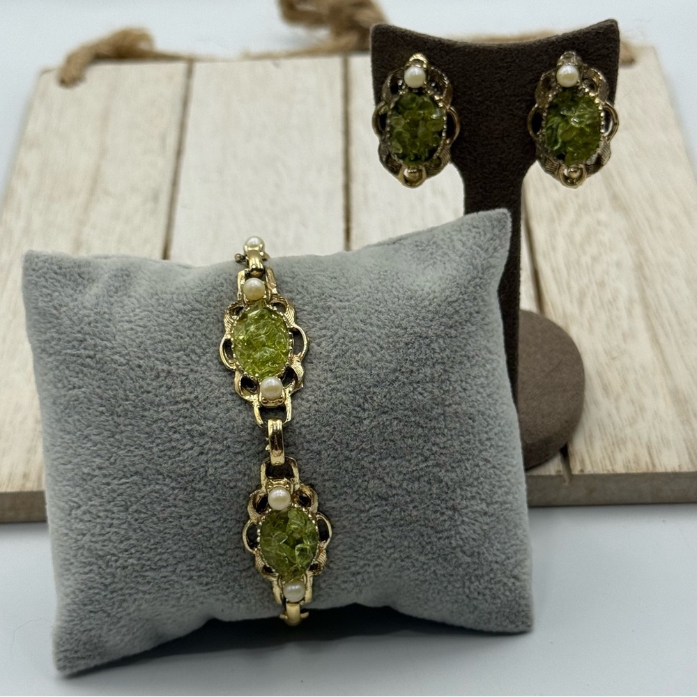 Elegant Gold tone and green peridot  Jewelry Set